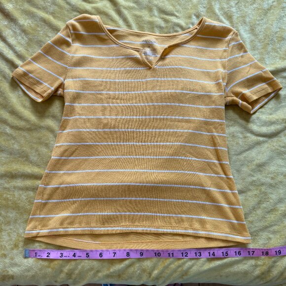 Arizona Jeans Co Womens Size M Yellow Striped Stretchy Shirt Short Sleeve V Neck - Picture 7 of 7